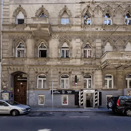 Apartment Downtown Circus *