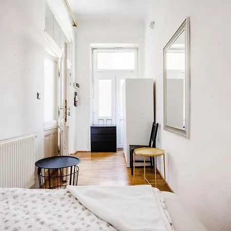 Apartment Downtown Circus *