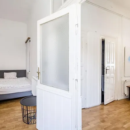 Apartment Downtown Circus