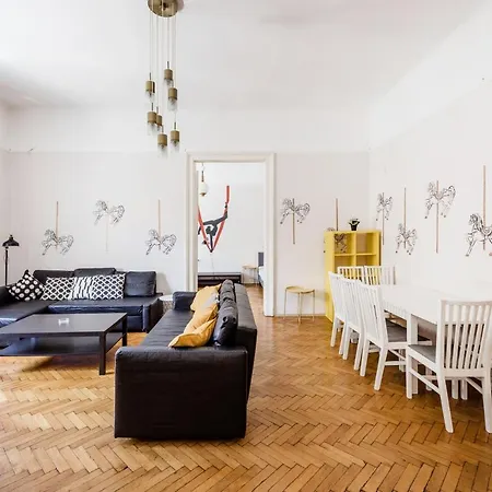 Apartment Downtown Circus *