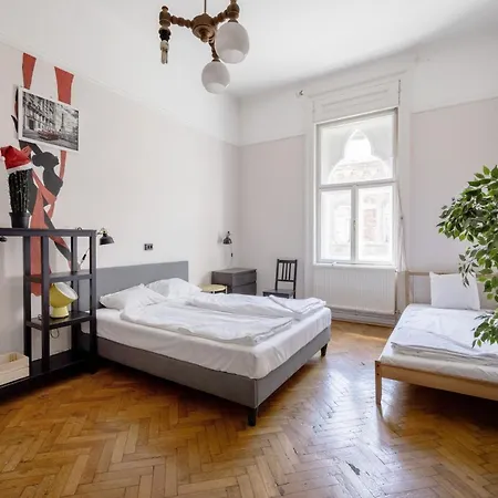 Apartment Downtown Circus